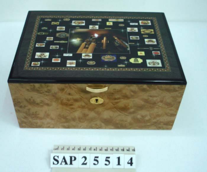 Spray Lacquering Wooden Cosmetic Box